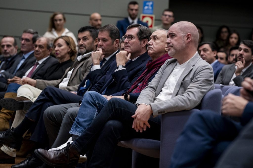 Díaz emprende en solitario su cruzada por el subsidio de desempleo 2 Moncloa Garamendi, Sordo y Álvarez tampoco están de acuerdo con la reforma de Yolanda Díaz