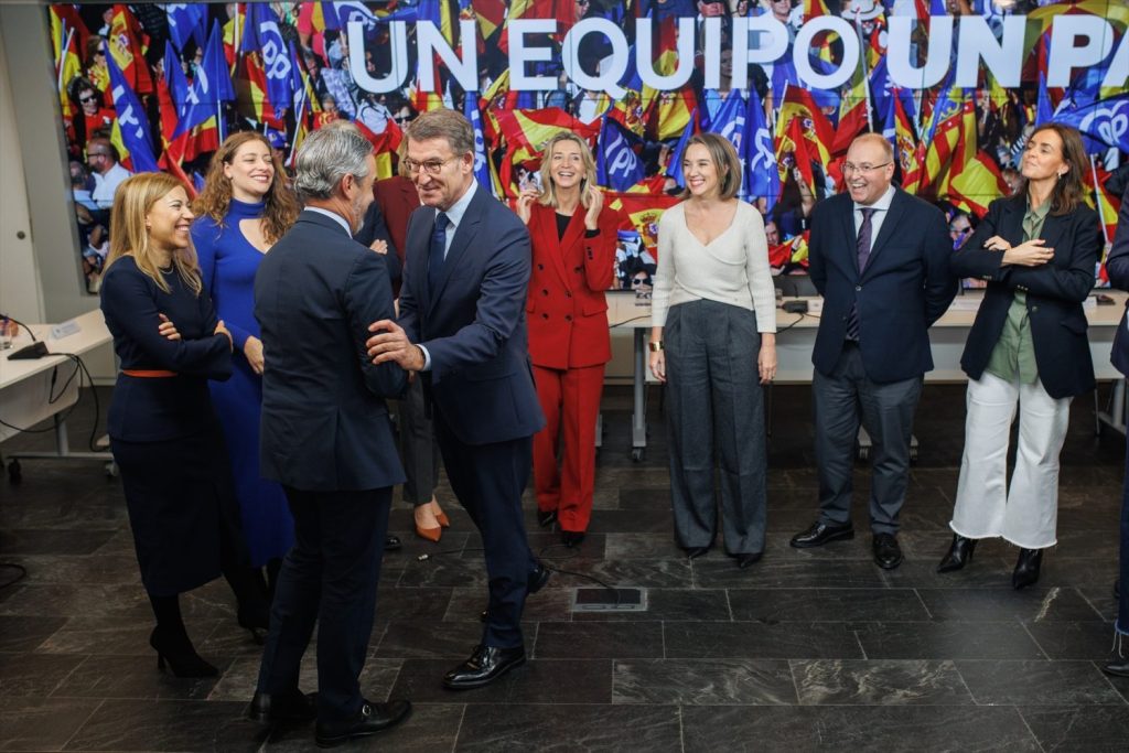 Feijóo insiste en que el PP no va a ser la marioneta de nadie como lo es el PSOE de sus socios