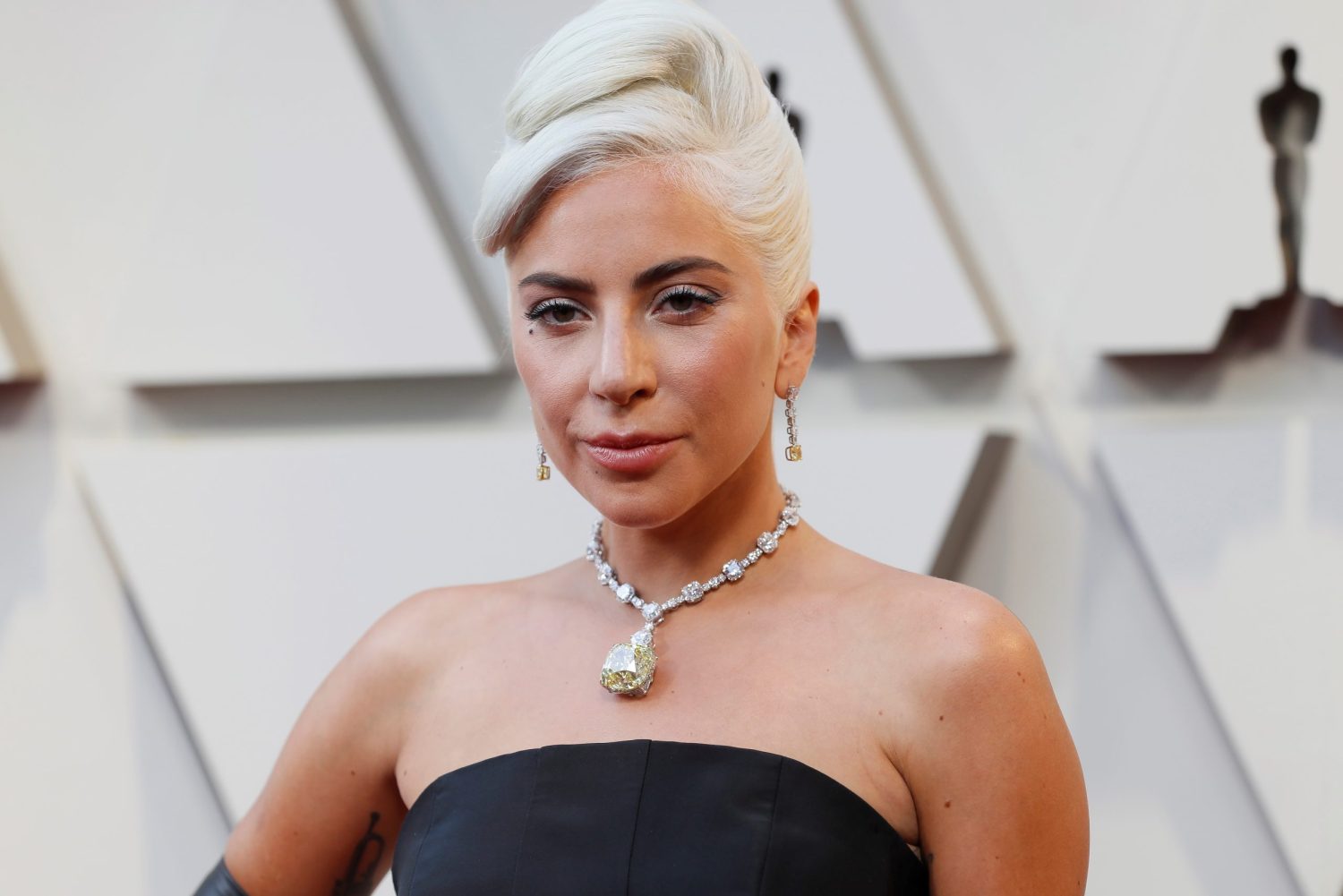 Lady Gaga: más allá de la música, su valiente lucha contra el dolor crónico 1 Moncloa Bienestar amenazado