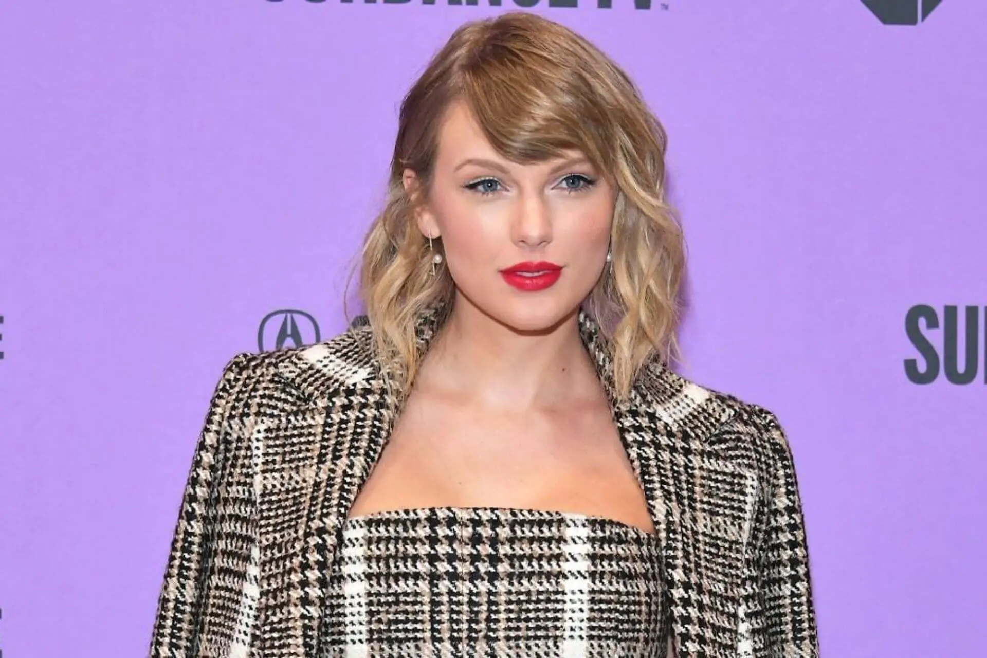 Taylor Swift: La reinvención de una estrella, superando controversias y redefiniendo su música 2 Moncloa Reinvención musical y lírica