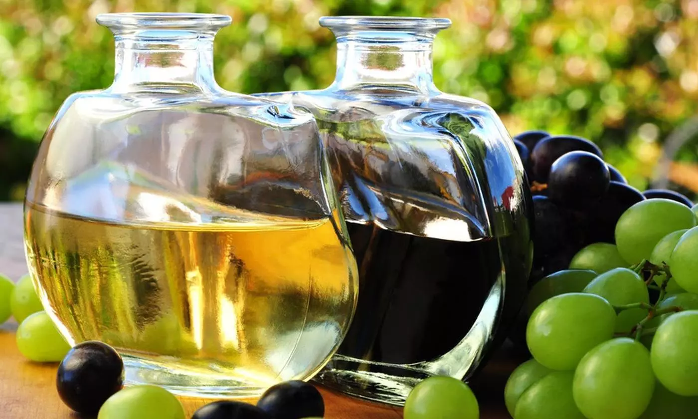 Descubre el encanto: los fascinantes beneficios de disfrutar del vino tinto. ¡Sumérgete en sus secretos saludables! 2 Moncloa EL EQUILIBRIO ES LA CLAVE