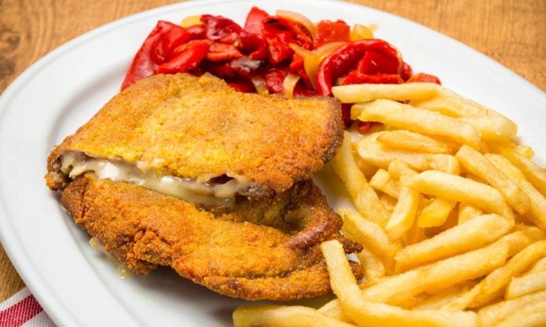 Ternera envuelta en auténtico Cachopo asturiano: ¡Una tradición que conquistará tu paladar!