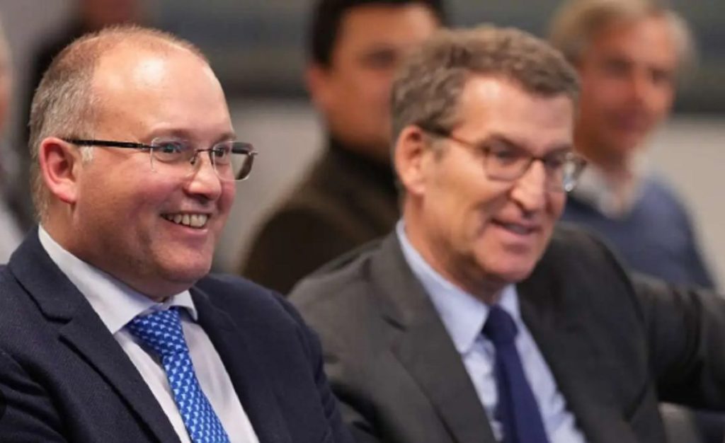 El PP acorrala a Sánchez y su estrategía del 'y tú más' en el caso Mascarillas 1 Moncloa El PP dice que Sánchez «yerra» con su estrategía del 'y tú más' aludiendo al hermano de Ayuso porque no es comparable