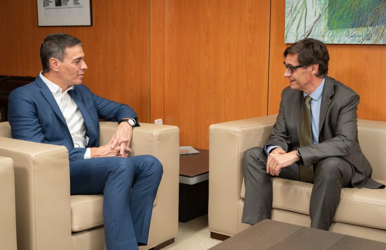 Salvador Illa llega con oxígeno al verano, pero el nuevo curso pondrá a prueba su papel de sostén de Sánchez