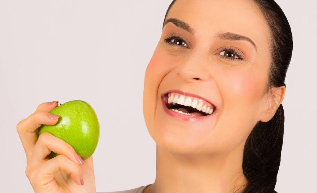 Libérate del dolor dental: Remedios caseros probados para aliviar el molesto malestar en tus muelas eficazmente 3 Moncloa Remedio 11: Masaje de Puntos de Acupresión