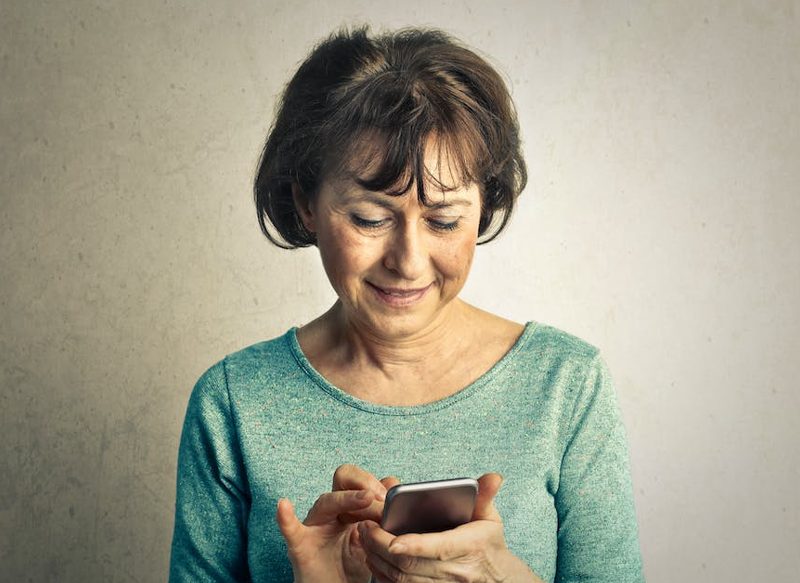 WHATSAPP INTRODUCE EL ASISTENTE CELIA