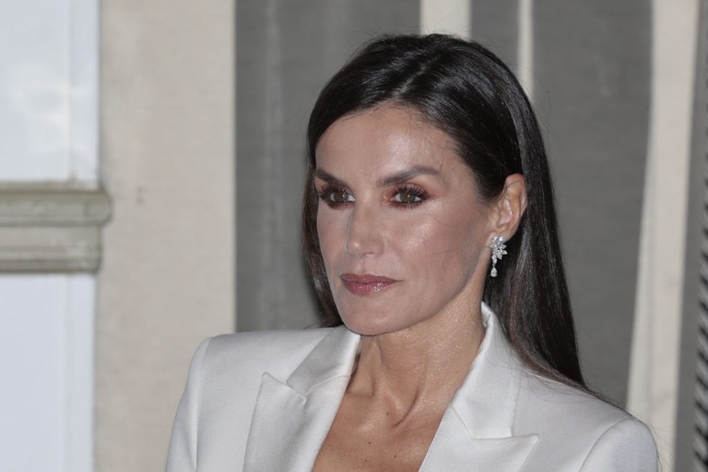 Logra brazos esbeltos al estilo de Victoria Beckham y la Reina Letizia con un poderoso ejercicio único 1 Moncloa reina-letizia