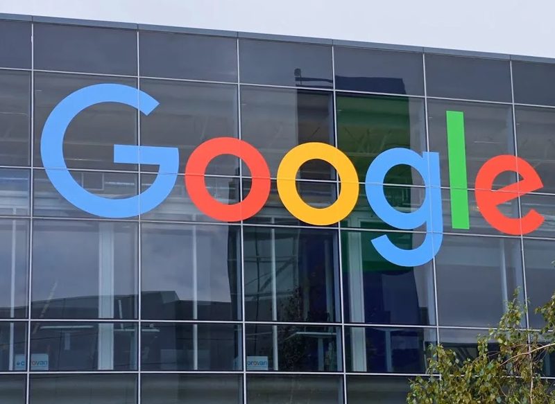GOOGLE CUENTA CON COLABORADORES