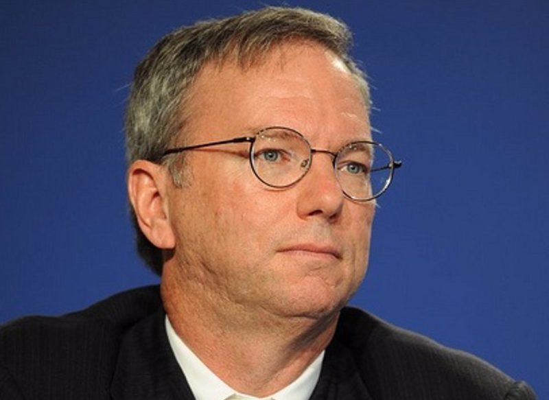 EL EXLIDER DE GOOGLE INSTA A REGULAR LA IA