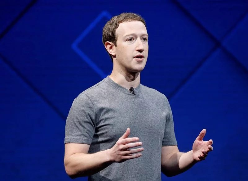 MARK ZUCKERBERG SIGUE LOS PASOS DE OTROS MULTIMILLONARIOS