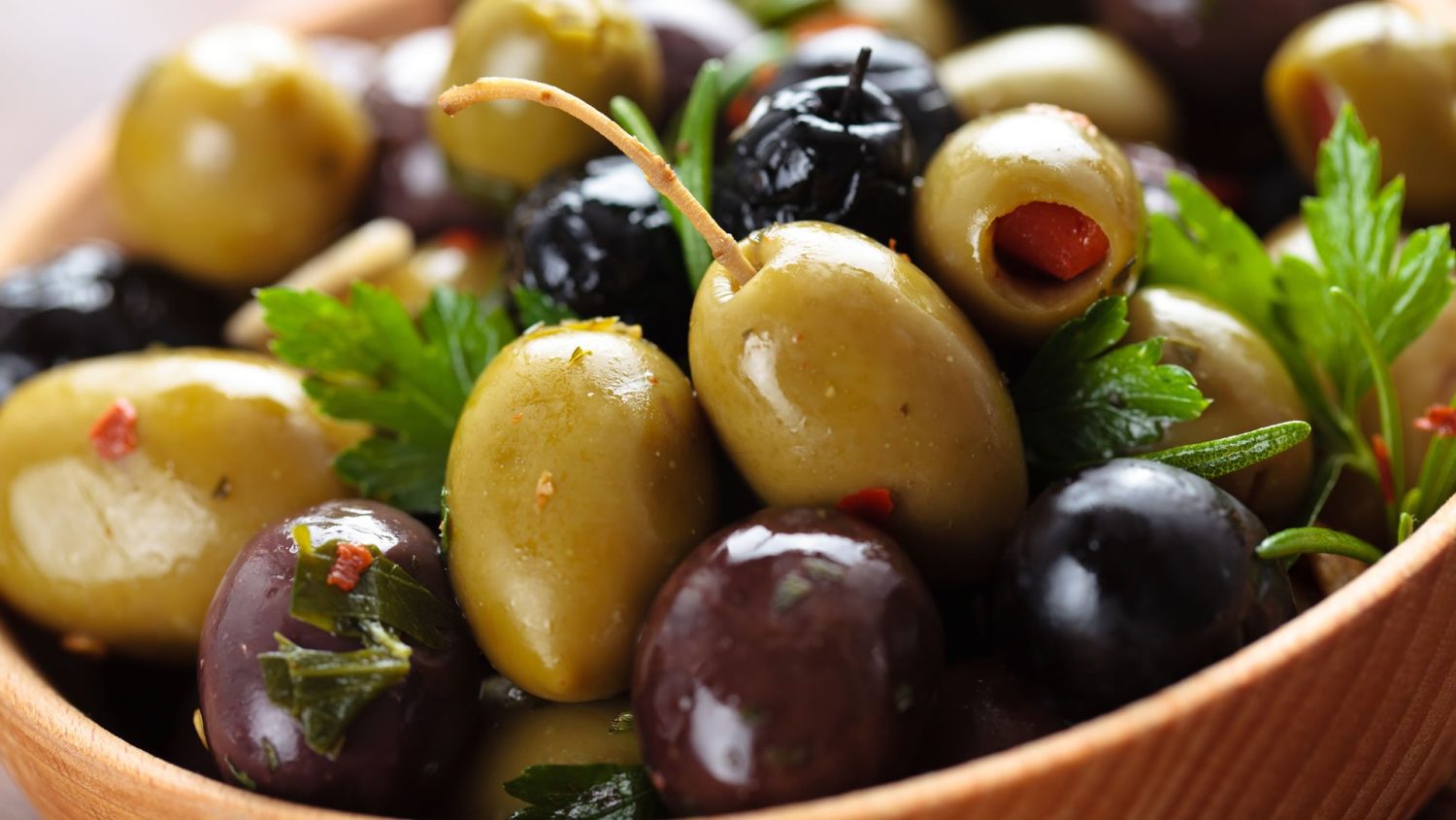 Descubre los secretos ocultos de las aceitunas: Transforma tus recetas con estos datos sorprendentes e innovadores 2 Moncloa BENEFICIOS SALUDABLES