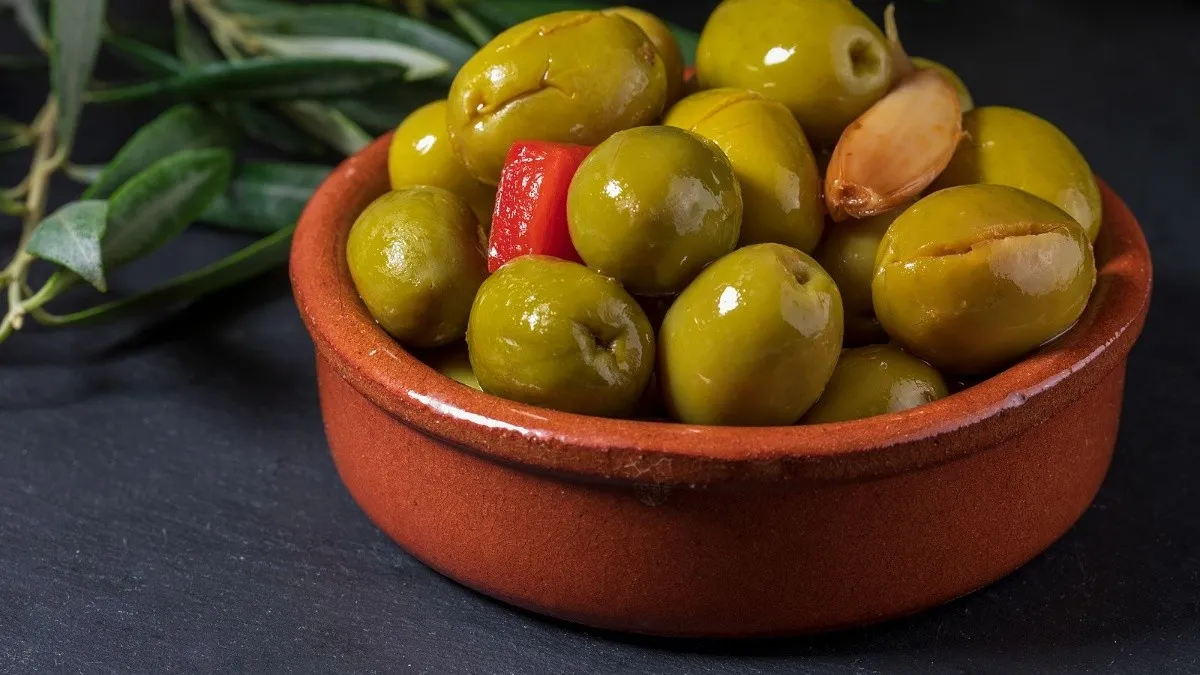 Descubre los secretos ocultos de las aceitunas: Transforma tus recetas con estos datos sorprendentes e innovadores 1 Moncloa ORÍGENES Y VARIEDADES