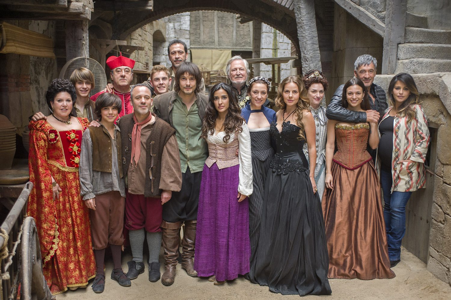 Águila Roja: La identidad del héroe enmascarado finalmente revelada 1 Moncloa LA MÁSCARA Y EL MISTERIO TRAS ÁGUILA ROJA