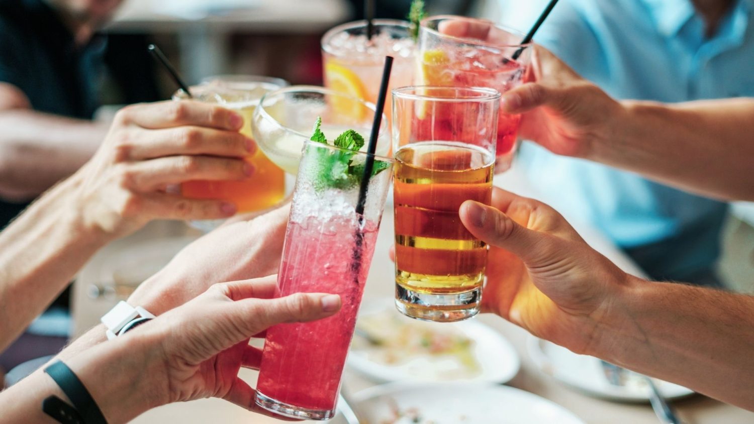 EL ROL DE LA COCTELERÍA EN LAS TRADICIONES DE FIN DE AÑO fin de año