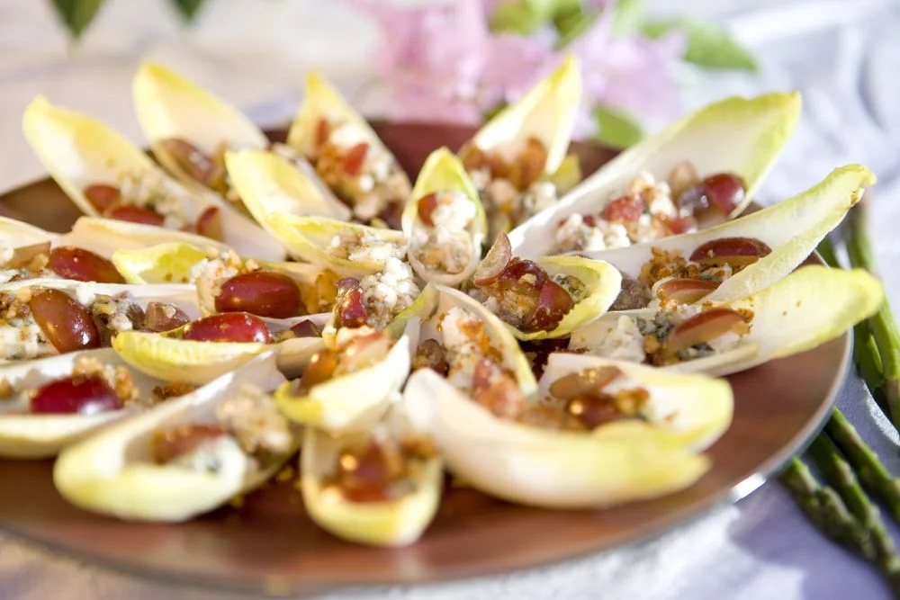 Delicias navideñas con endibias: descubre la magia de recetas irresistibles de aperitivos y entrantes ¡Deléitate en Navidad! 1 Moncloa LA MAGIA DE LAS ENDIBIAS EN NAVIDAD