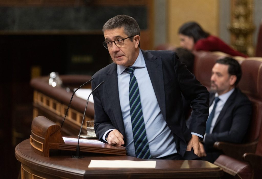 El PSOE de Pedro Sánchez escenifica el pago de los siete votos a Puigdemont 2 Moncloa Patxi López acusa a Feijóo de utilizar el miedo