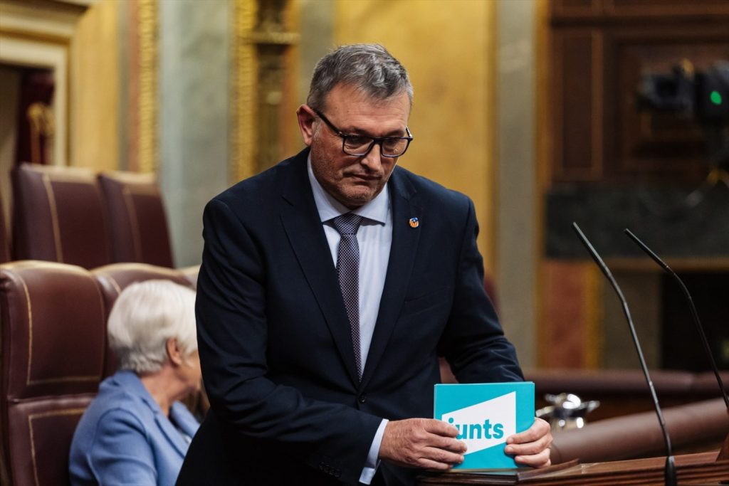 El PSOE de Pedro Sánchez escenifica el pago de los siete votos a Puigdemont 3 Moncloa El diputado de Junts confirma que su formación no renuncia a la independencia