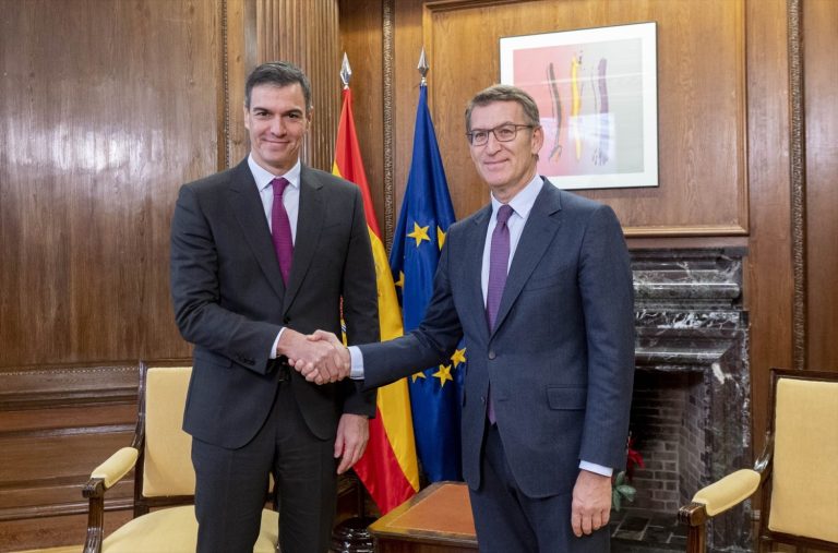 PP y PSOE inician la batalla por el centro y la clase media española
