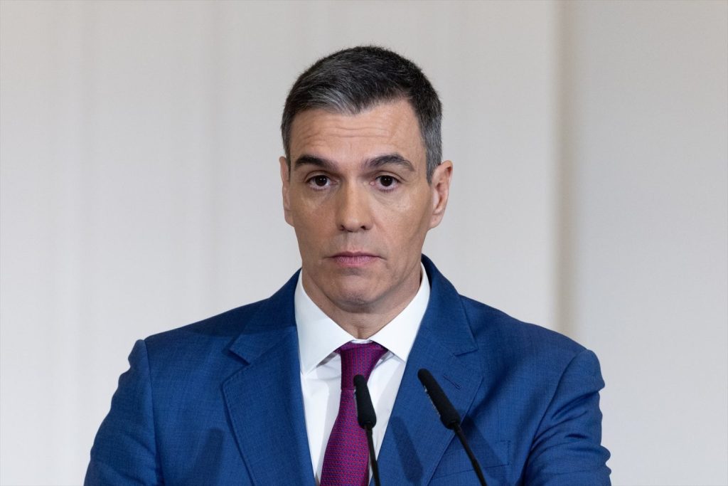 Pedro Sánchez no llega a Tierra firma y se hunde en ventas | Foto: Europa Press