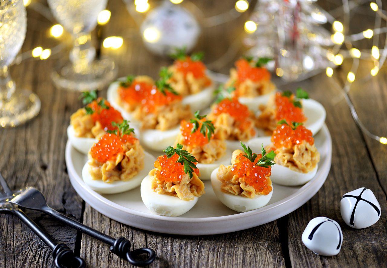 Deslumbra en la Nochevieja con cinco tentempiés sencillos y deliciosos que conquistarán tu celebración con estilo 2 Moncloa RECETAS SENCILLAS Y TRIUNFADORAS