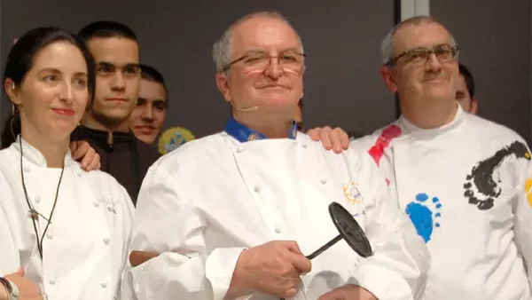 Juan Mari Arzak: Un viaje a la tierra con su 'Cochinillo asado sobre cama de manzanas' 3 Moncloa EL PAPEL DE LA TÉCNICA EN LA COCINA DE JUAN MARI ARZAK