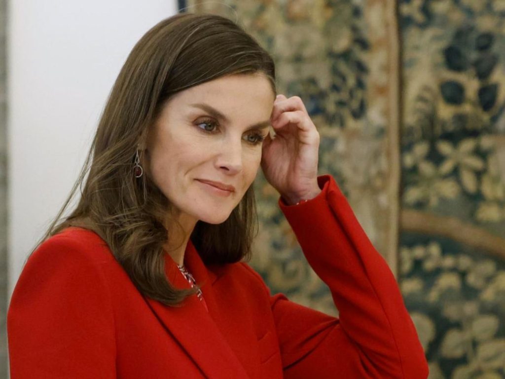 Logra brazos esbeltos al estilo de Victoria Beckham y la Reina Letizia con un poderoso ejercicio único 3 Moncloa real