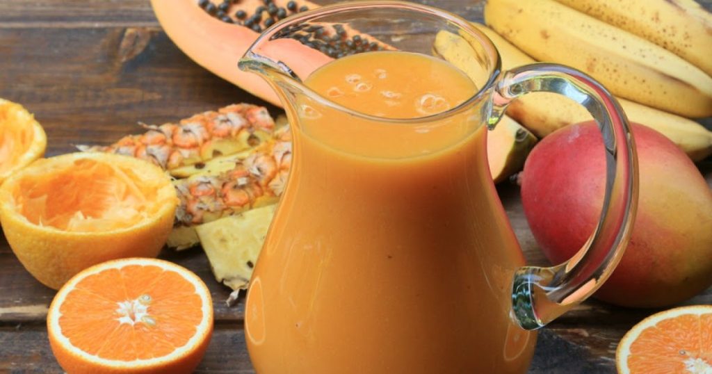 Desintoxica tu cuerpo: delicioso batido de papaya para limpiar el colon, reducir hinchazón y vencer estreñimiento 4 Moncloa Mango pina y papaya Moncloa