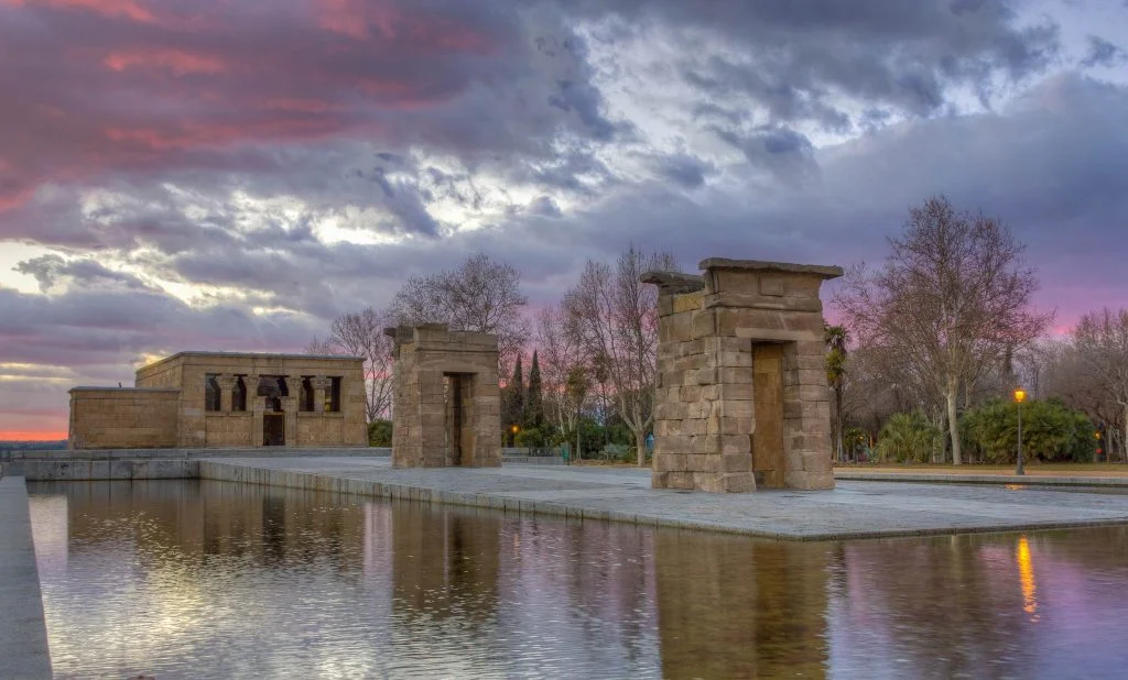 Templo de Debod en Madrid: conoce los enigmas egipcios en un oasis urbano 1 Moncloa EL TEMPLO DE DEBOD: UN REGALO EGIPCIO A ESPAÑA