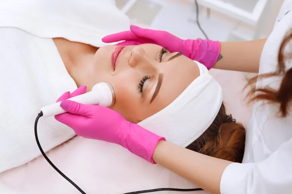 Carrefour arrasa con el rejuvenecedor facial por ultrasonidos: ¡Descubre el secreto para una piel radiante y joven! 2 Moncloa TratamientoFacial3 Moncloa