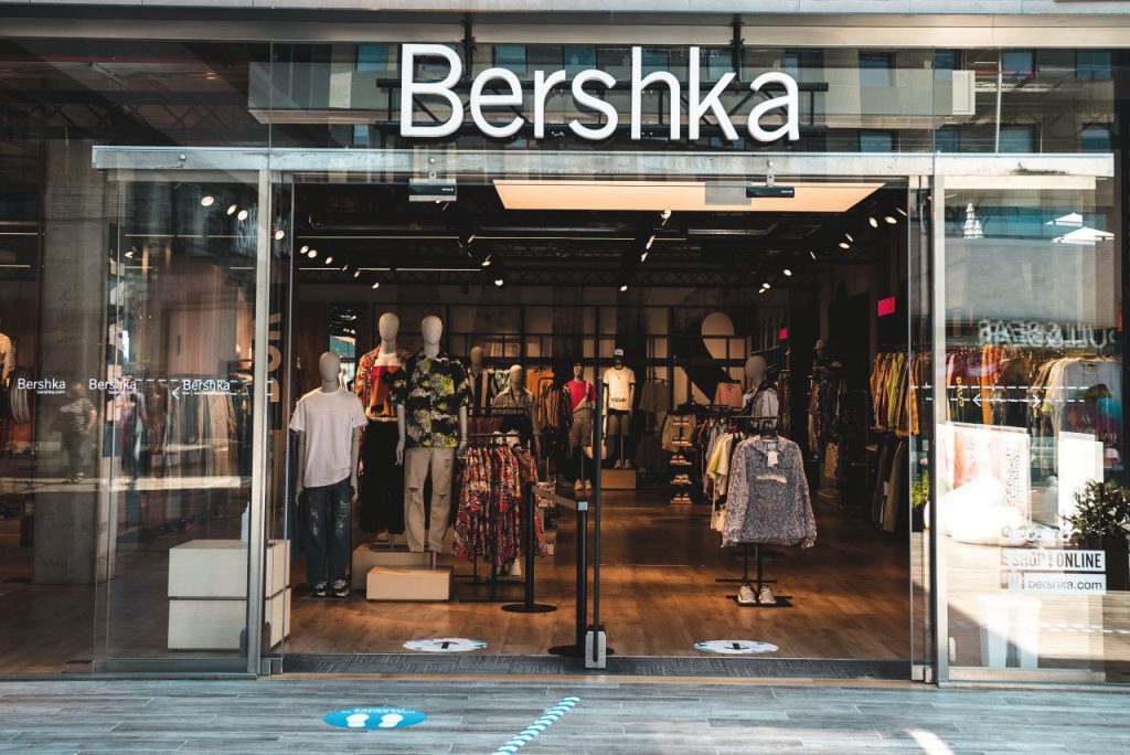 Bershka deslumbra con su versátil bolso: amplio, estiloso, fácil de combinar 1 Moncloa bershka