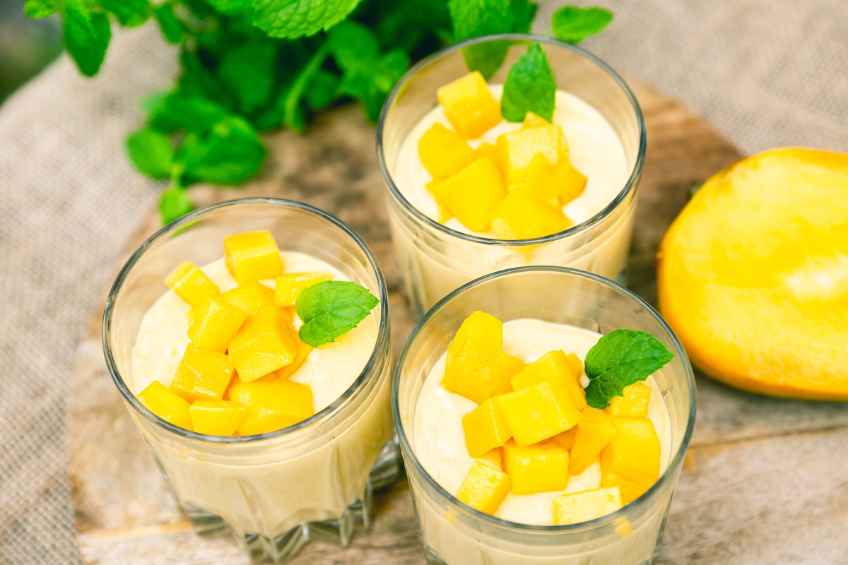 ¡Embriaga tus sentidos con la magia navideña! Descubre la deliciosa crema que transformará tus celebraciones 4 Moncloa INFLUENCIA DE LA CREMA NAVIDEÑA EN LA CULTURA CULINARIA