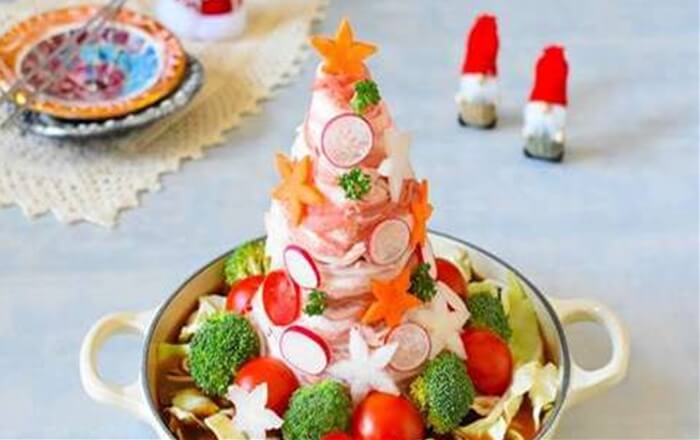 Delicias festivas: Descubre el original árbol de Navidad de salmón y queso, una experiencia gastronómica única 1 Moncloa UNA TRADICIÓN EN EVOLUCIÓN