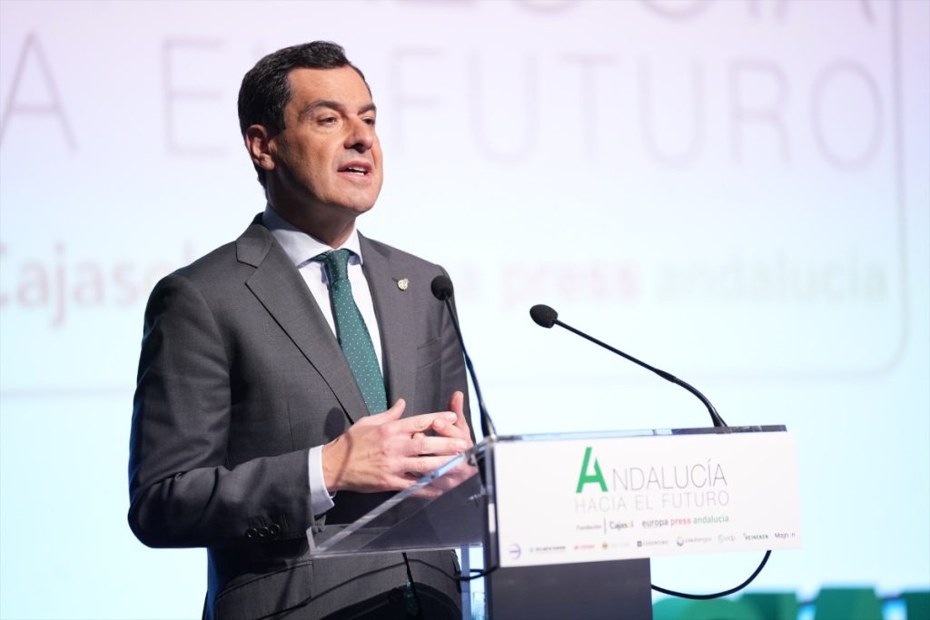 Andalucía insiste en un gran Pacto por el Agua y su Revolución Verde 1 Moncloa Juanma Moreno insiste en avanzar hacia una movilidad más sostenible a la par que aumentamos el número de viajeros en transporte público.