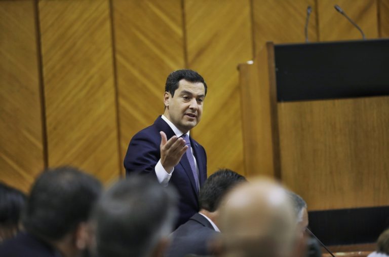 Moreno marca distancias con Vox y avisa a Abascal: no renunciará a la ‘vía andaluza’