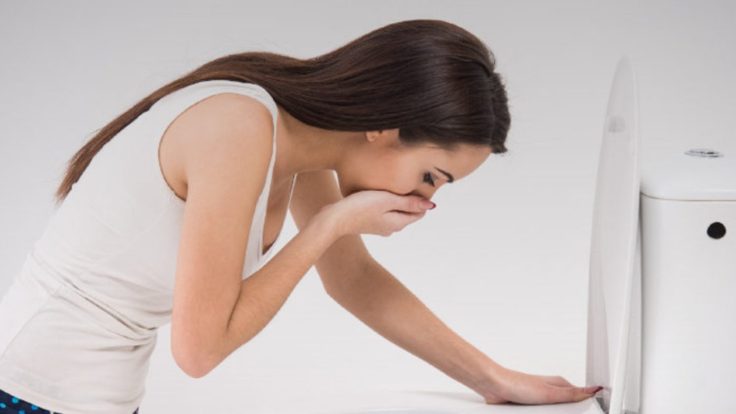 Domina las náuseas: Descubre soluciones naturales para calmarlas. ¡Encuentra alivio de manera efectiva y saludable! 1 Moncloa SOLUCIONES NATURALES PARA CALMAR LAS NÁUSEAS