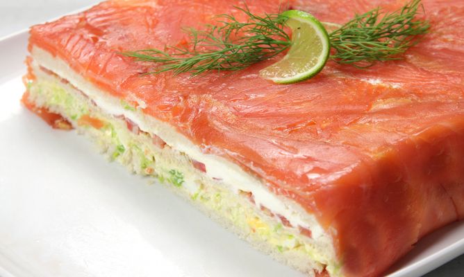 Apunta para tu cena de Nochebuena esta sencilla receta de pastel de salmón ahumado y deja a todos con la boca abierta 2 Moncloa pastel salmon pan molde mayonesa ybarra Moncloa