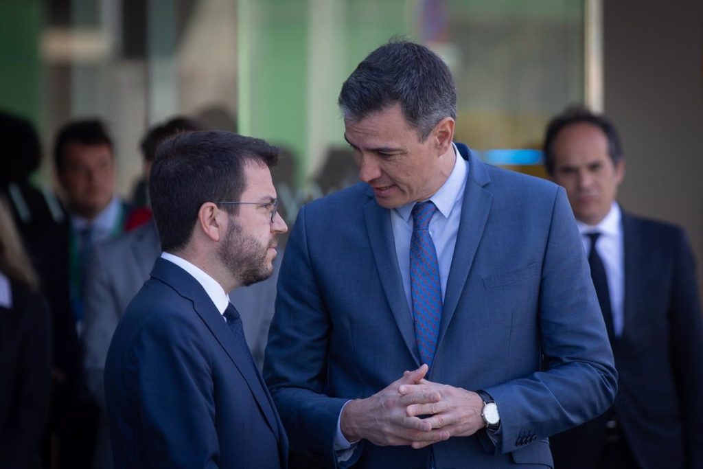 Sánchez visita a Aragonès, entre abucheos, y negando el referéndum de autodeterminación 2 Moncloa Sánchez niega que vaya a haber un referéndum de autodeterminación en Cataluña