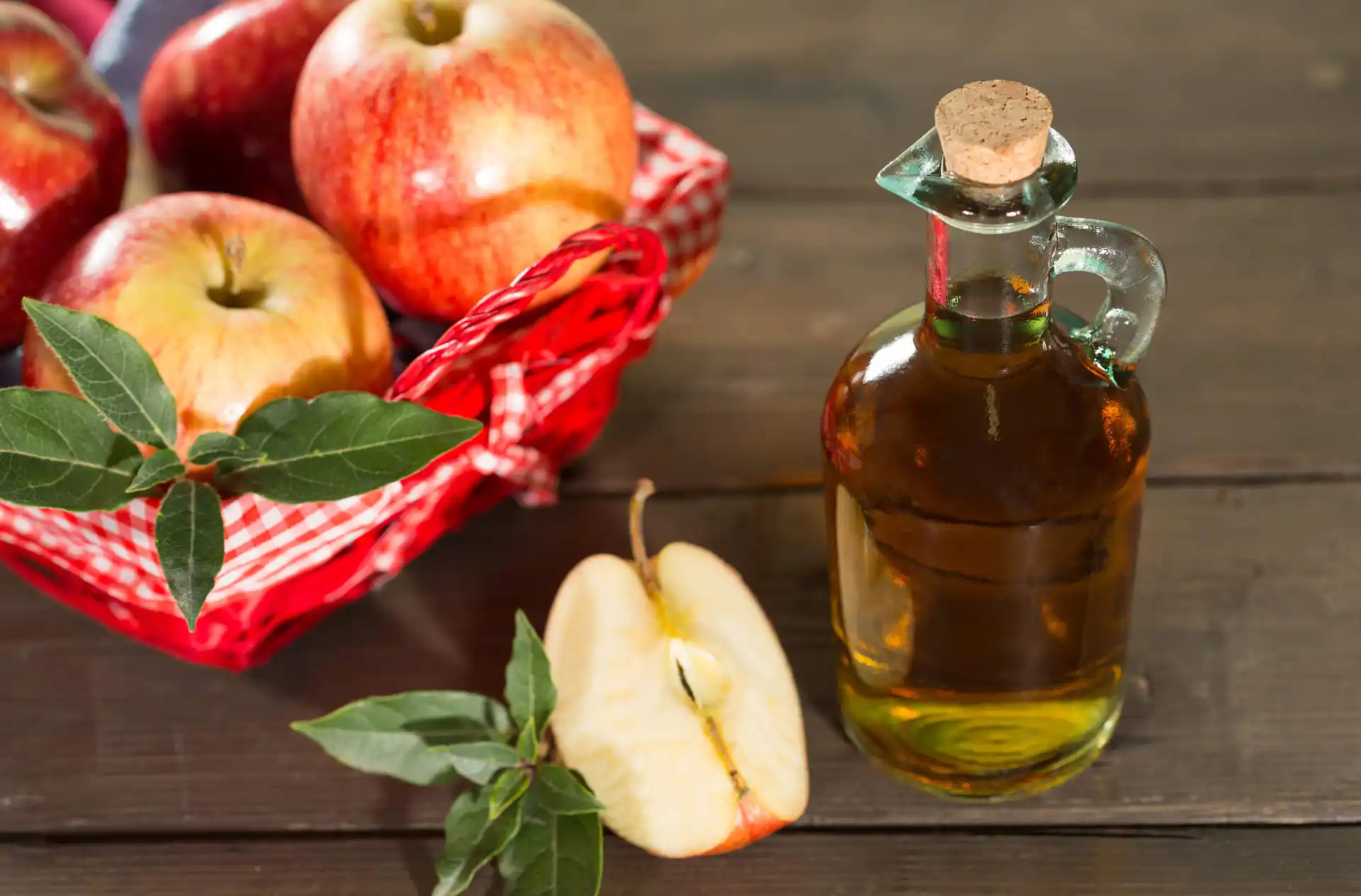 Desvelando el secreto: Descubre el tiempo ideal para disfrutar del vinagre de manzana en ayunas. ¡Sorpresas saludables! 2 Moncloa INTEGRACIÓN DEL VINAGRE DE MANZANA EN LA RUTINA DIARIA