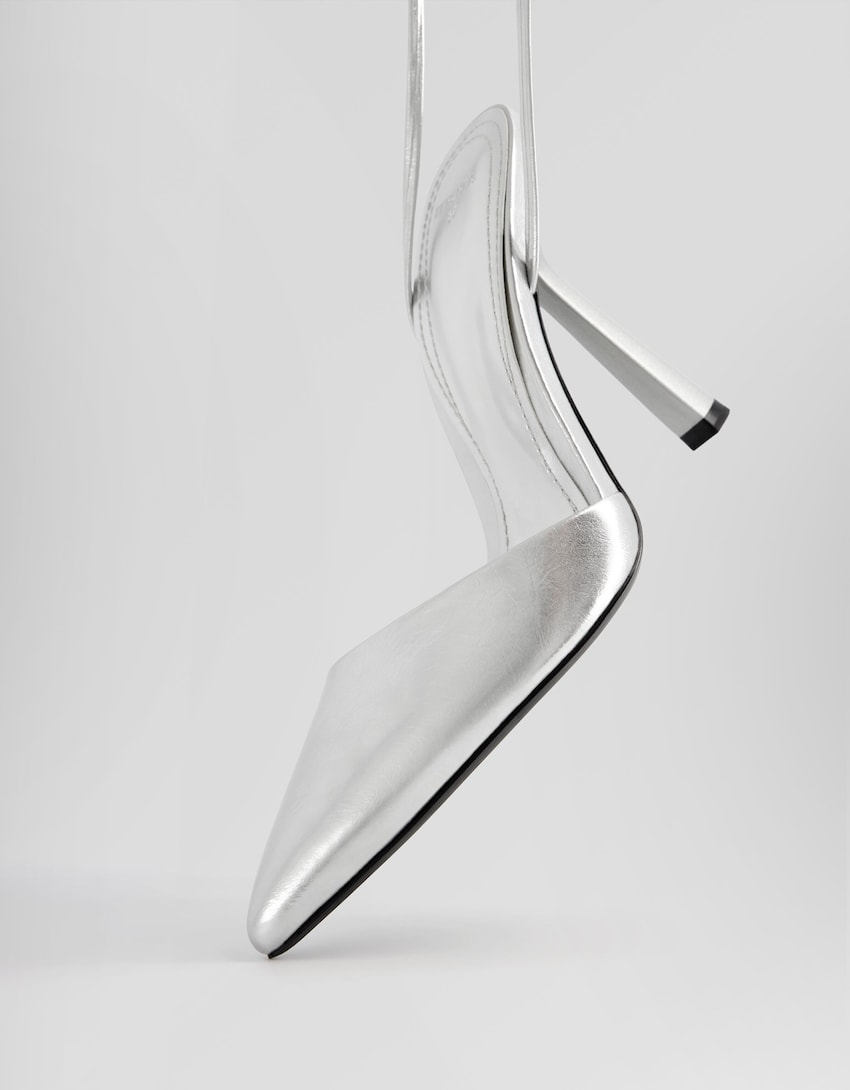 zapatos metalizados bershka