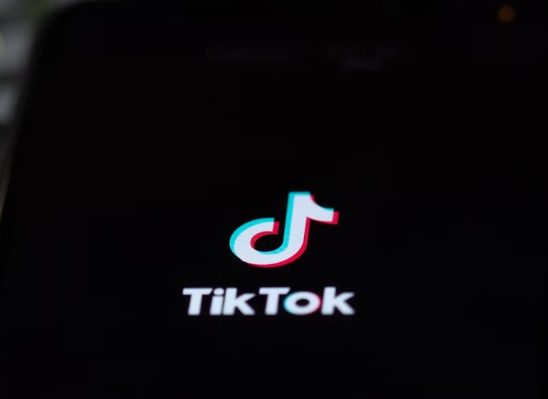 TIKTOK ETIQUETA LOS VÍDEOS GENERADOS CON IA