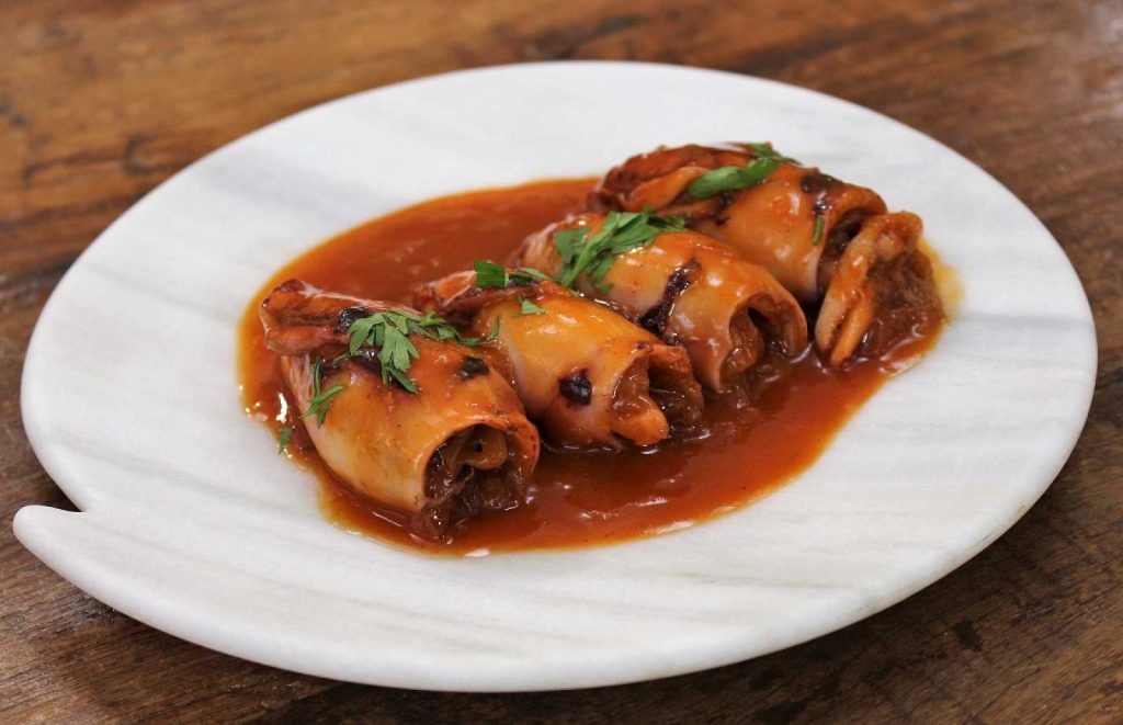 Deléitate con unos exquisitos chipirones encebollados estilo Martín Berasategui. Sigue esta fácil receta experta y sorprende paladares 1 Moncloa 5660143 Moncloa