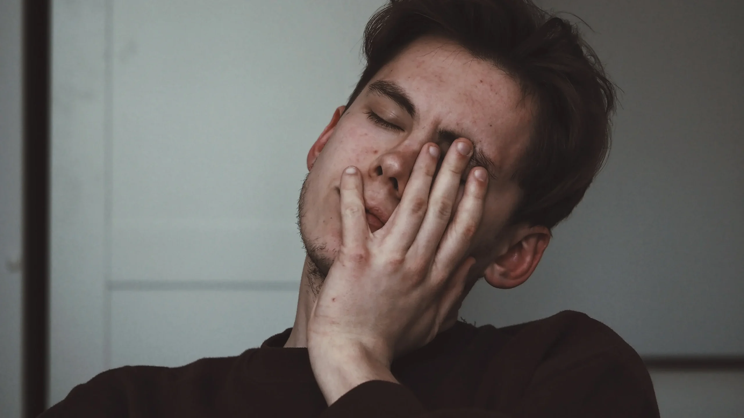 Domina la cefalea: Descubre 8 remedios naturales para aliviar la cefalea tensional. Recupera el bienestar de forma efectiva 1 Moncloa EL ENEMIGO SILENCIOSO: CEFALEA TENSIONAL EN DETALLE