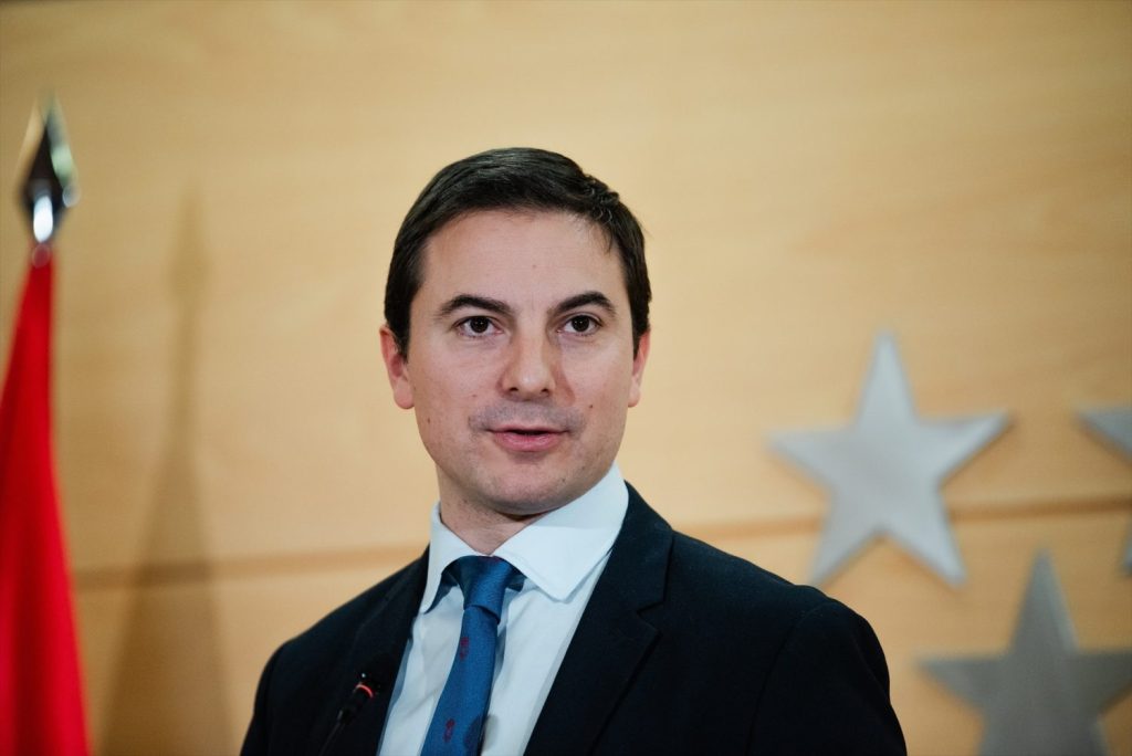 Lobato pide la dimisión de Ayuso y cree que lo único salvaje es "la mentira y el fraude" que la rodea