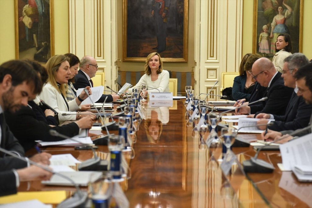 Pilar Alegría desvía la atención del Informe PISA con el problema de los móviles | Foto: Europa Press