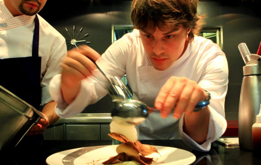 Jordi Cruz se pasa a las estrellas: preparando los platos Michelin de Juan Mari Arzak 3 Moncloa Jordi Cruz 4 1 Moncloa