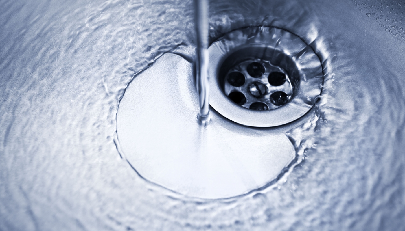 Alerta máxima: Manchas rosas en desagües, señal de posibles problemas de salud. Actúa ahora por tu bienestar 1 Moncloa EL ENIGMA DE LAS MANCHAS ROSAS