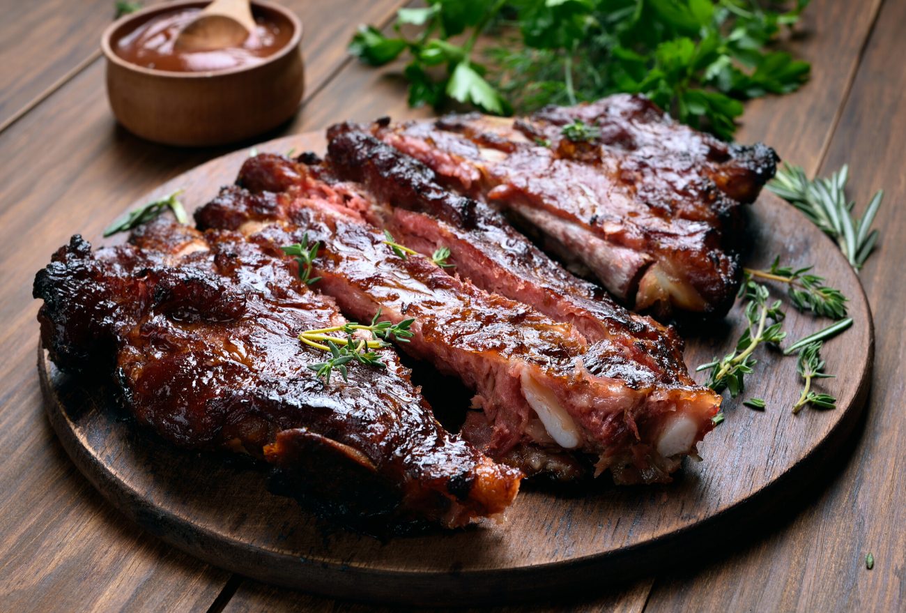 Delicias BBQ: disfruta de unas irresistibles alitas de pollo con salsa de bourbon, un festín inolvidable 4 Moncloa UN MARIDAJE PERFECTO PARA LOS AMANTES DE LA CERVEZA