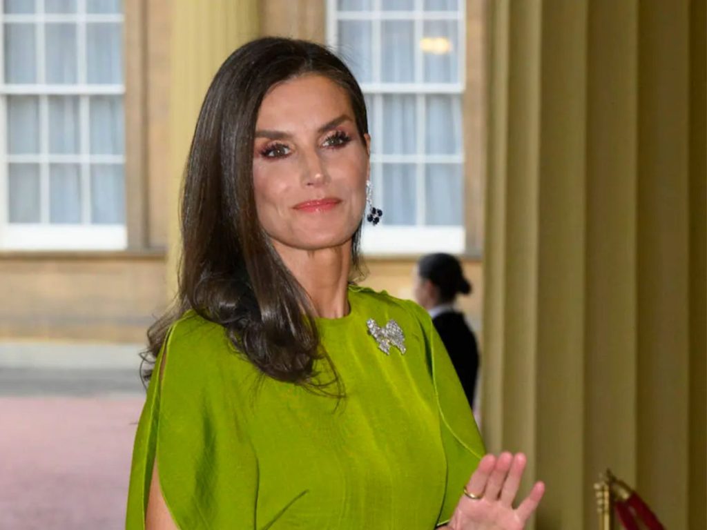 Letizia eclipsa el brindis en el cumpleaños de Juan Carlos I, una situación incómoda gestada por la infanta Elena 3 Moncloa letizia