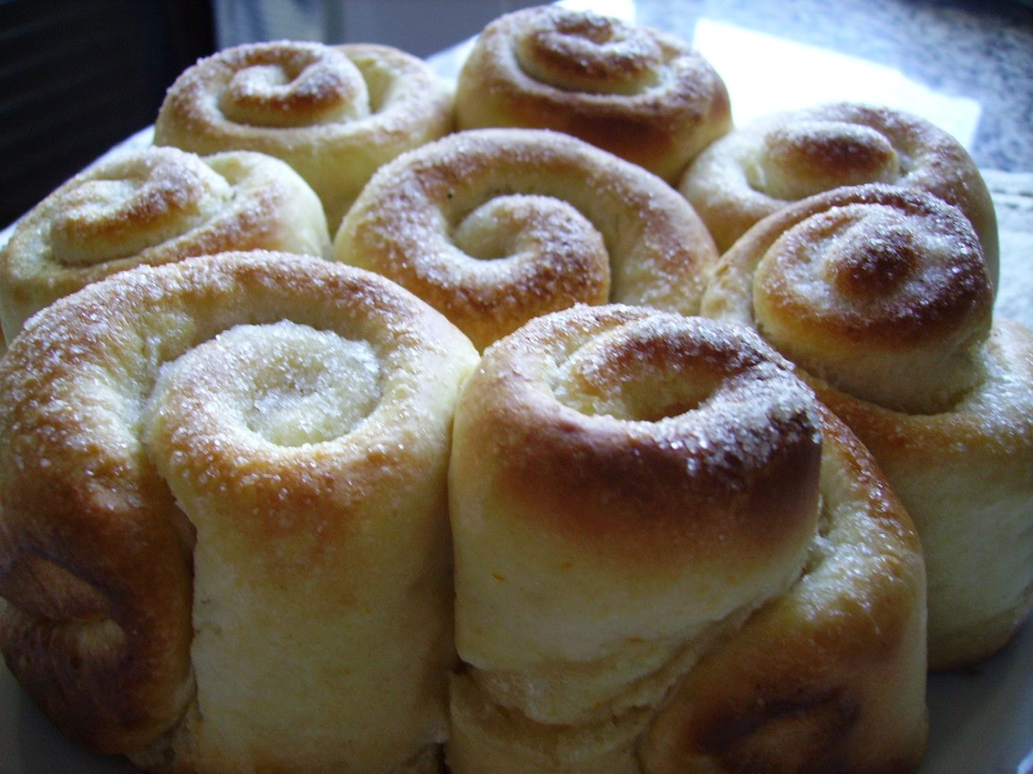 Deléitate con la esponjosidad extrema: Descubre el secreto detrás de unos irresistibles bollos de azúcar superesponjosos 2 Moncloa EL TOQUE SECRETO DEL HORNEADO