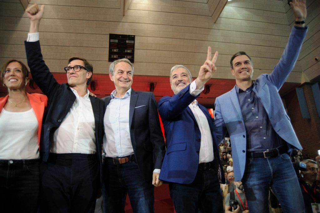 Collboni prepara su tripartito con ERC y Colau en Barcelona antes de verano 1 Moncloa Jaume Collboni junto Zapatero, Pedro Sánchez y arropado por Salvador Illa